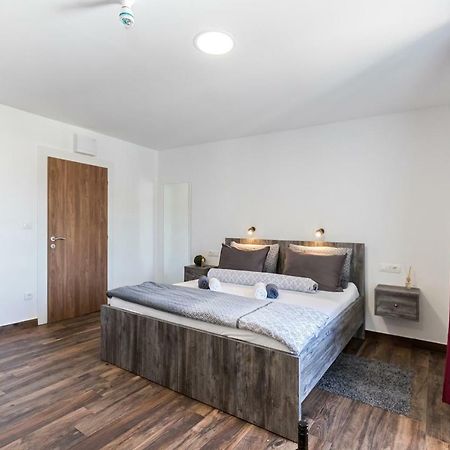 Apinelo Port Rooms Сплит Екстериор снимка