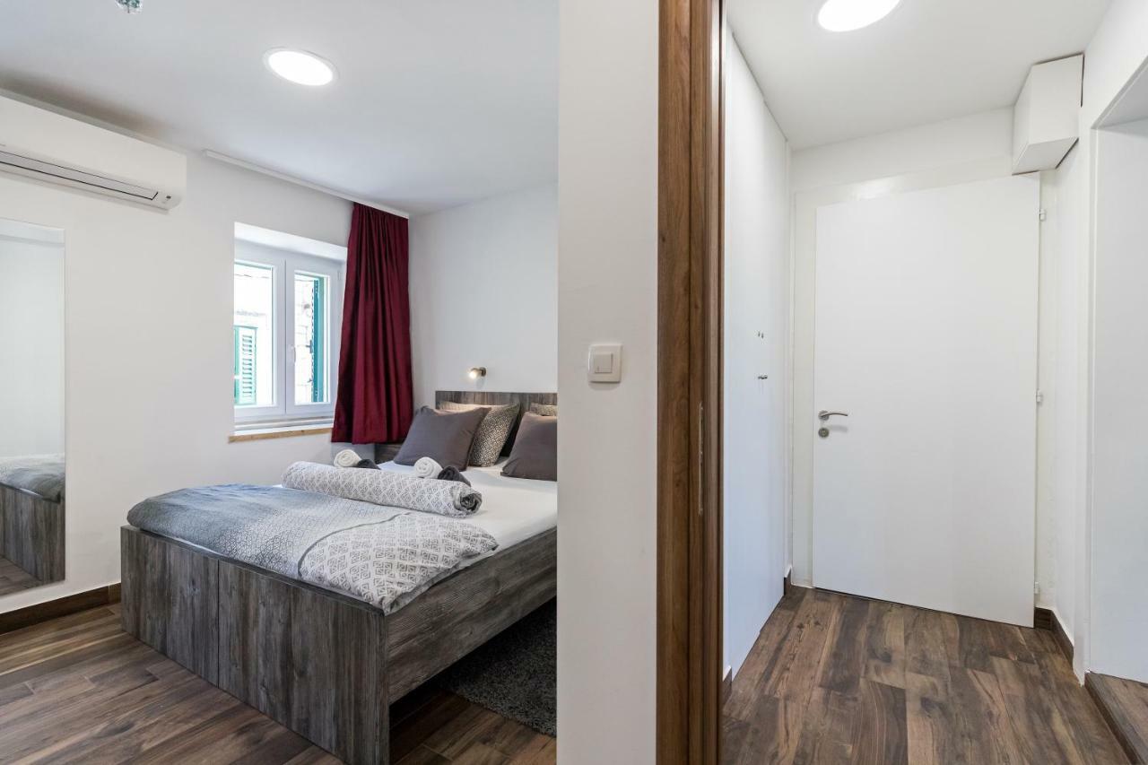 Apinelo Port Rooms Сплит Екстериор снимка