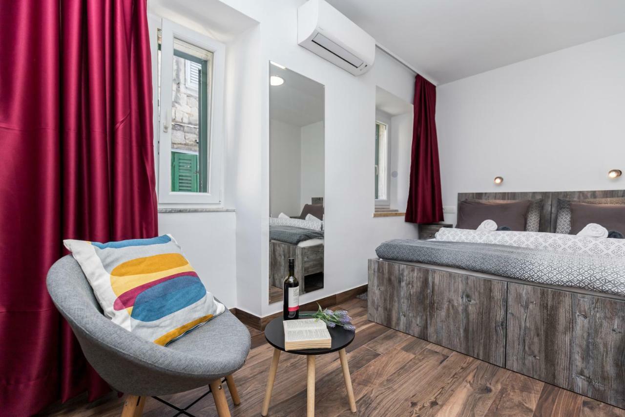 Apinelo Port Rooms Сплит Екстериор снимка