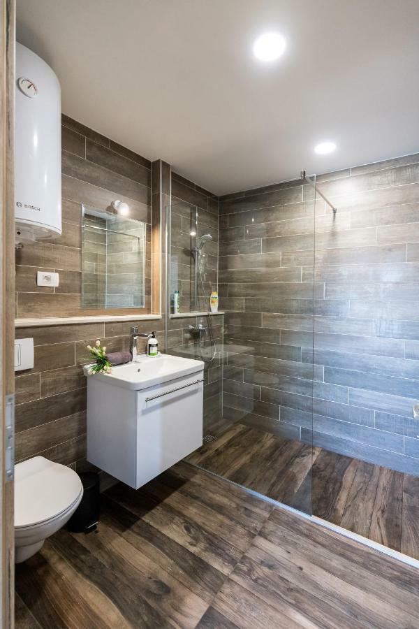 Apinelo Port Rooms Сплит Екстериор снимка
