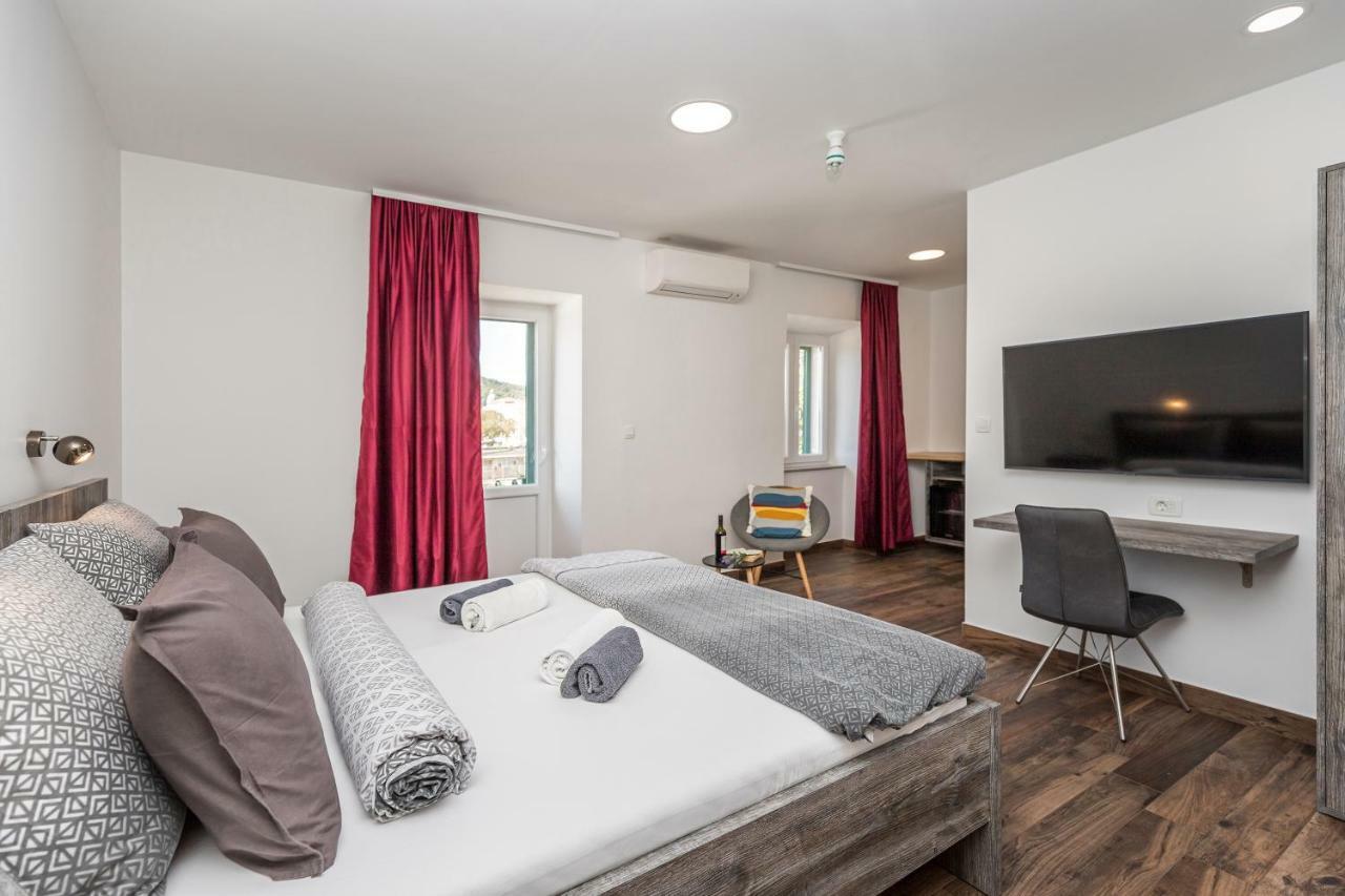 Apinelo Port Rooms Сплит Екстериор снимка