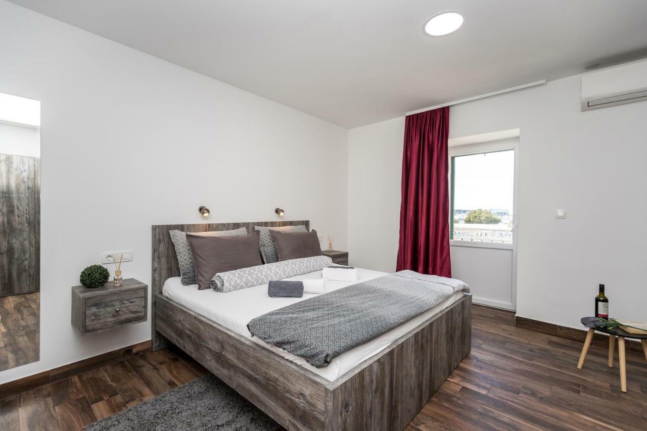 Apinelo Port Rooms Сплит Екстериор снимка