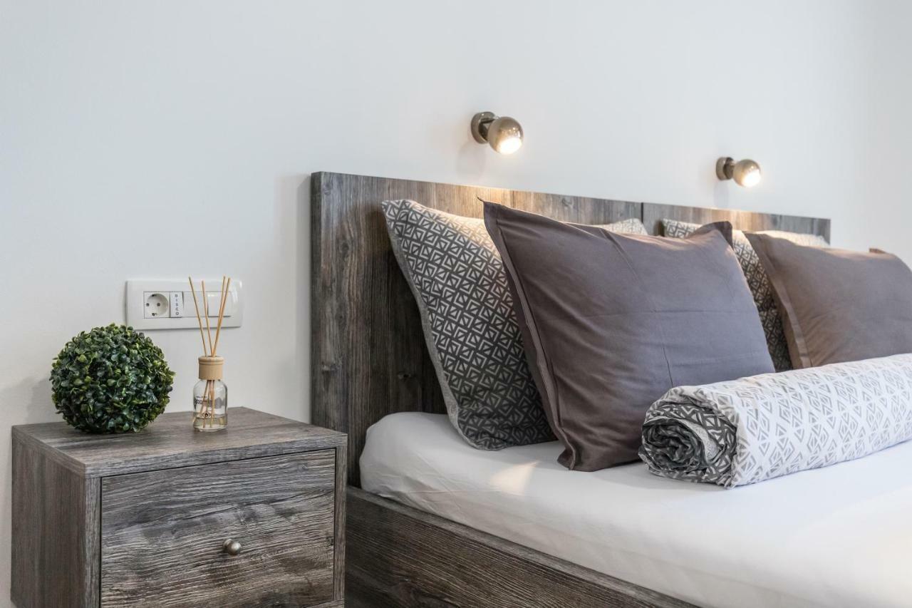 Apinelo Port Rooms Сплит Екстериор снимка